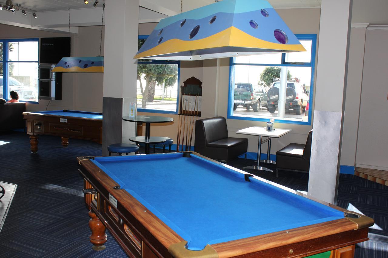 Beach Hotel Бърни Екстериор снимка