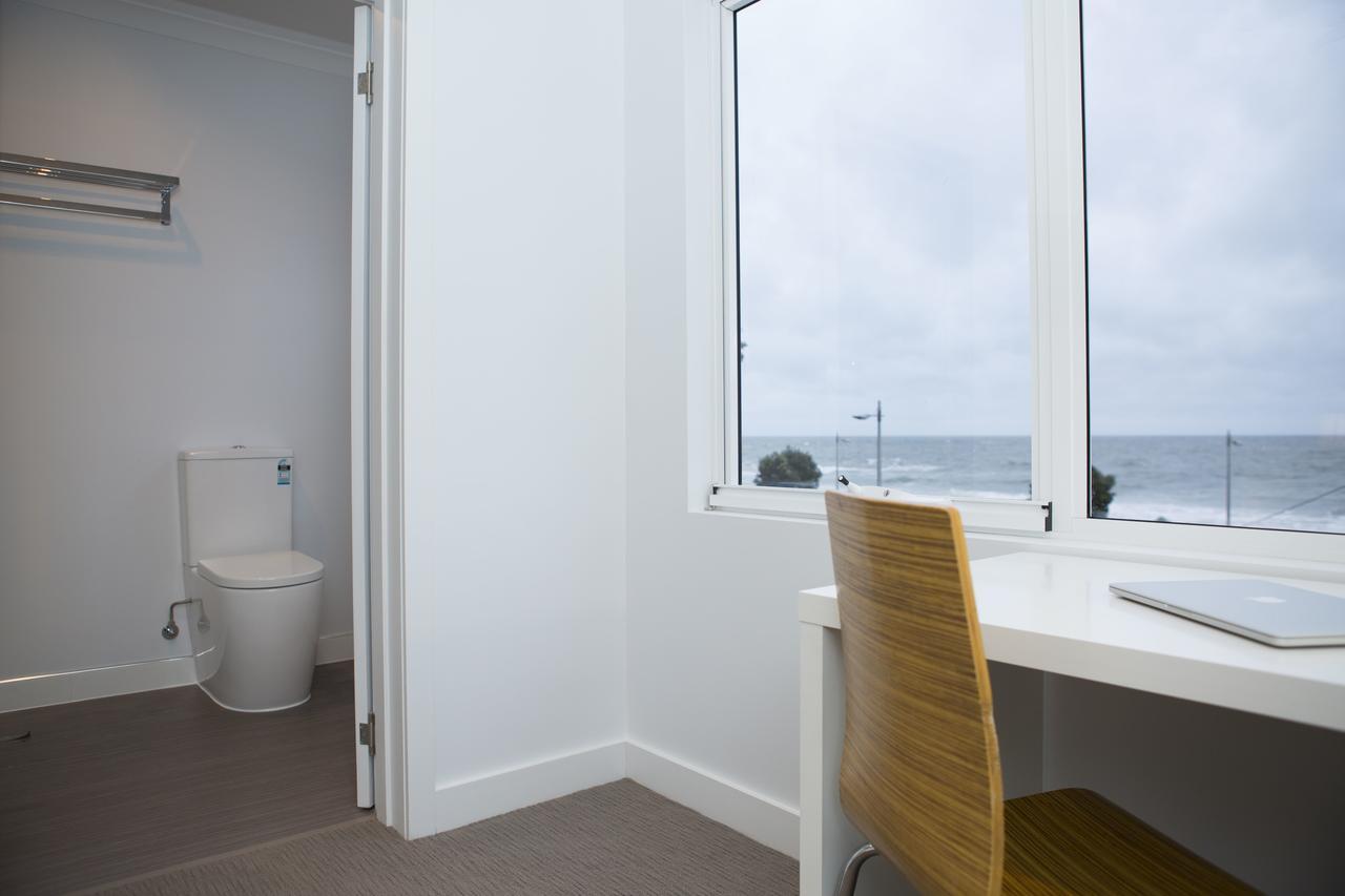 Beach Hotel Бърни Екстериор снимка