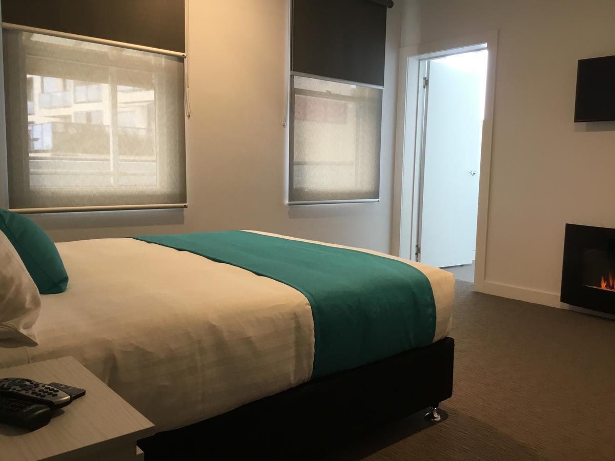 Beach Hotel Бърни Екстериор снимка