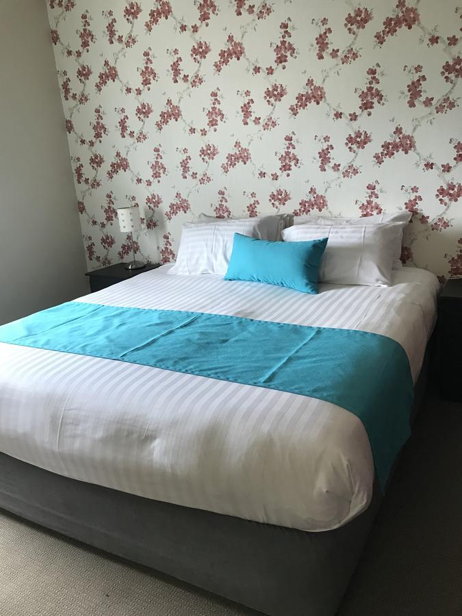 Beach Hotel Бърни Екстериор снимка