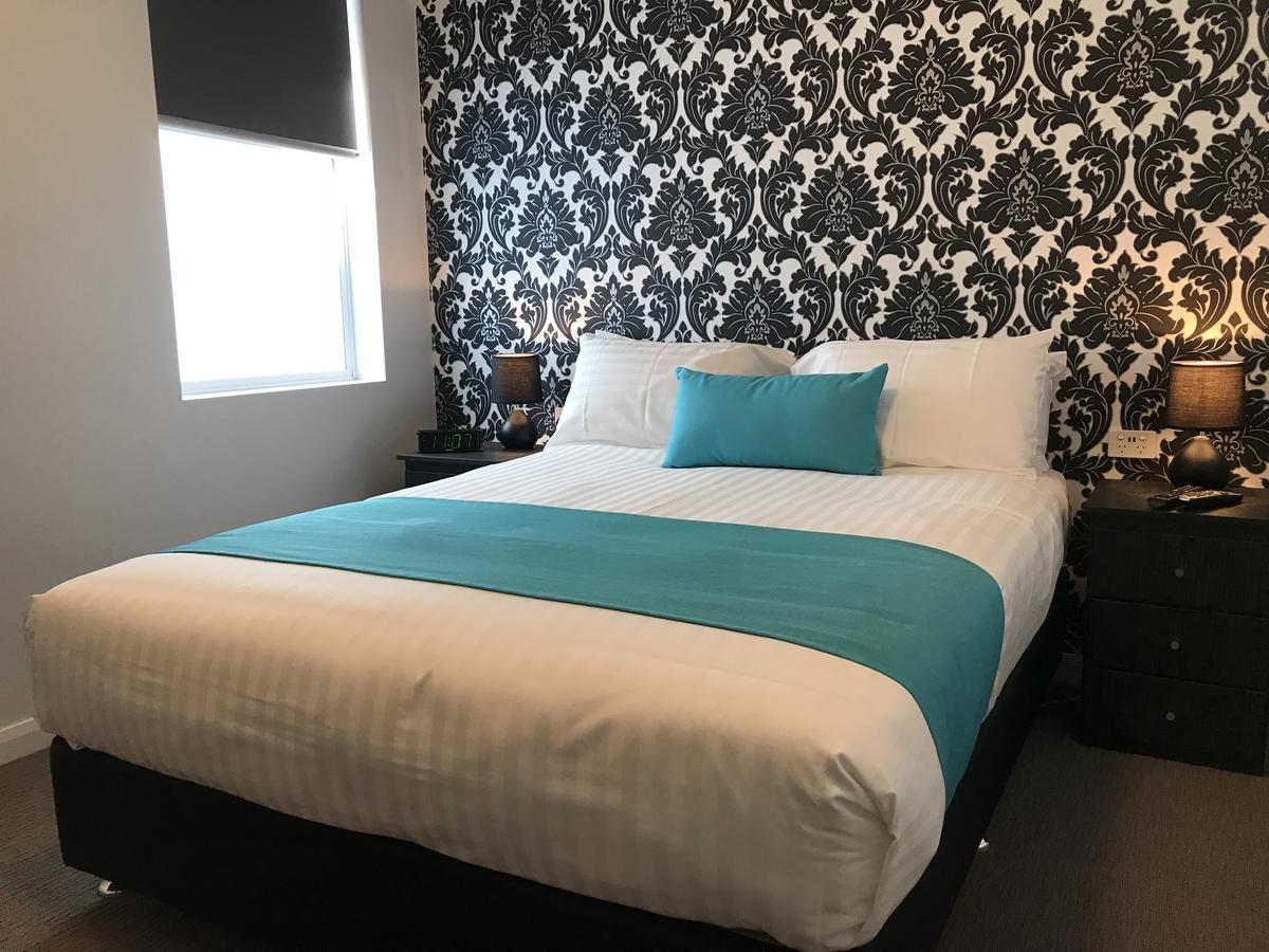 Beach Hotel Бърни Екстериор снимка