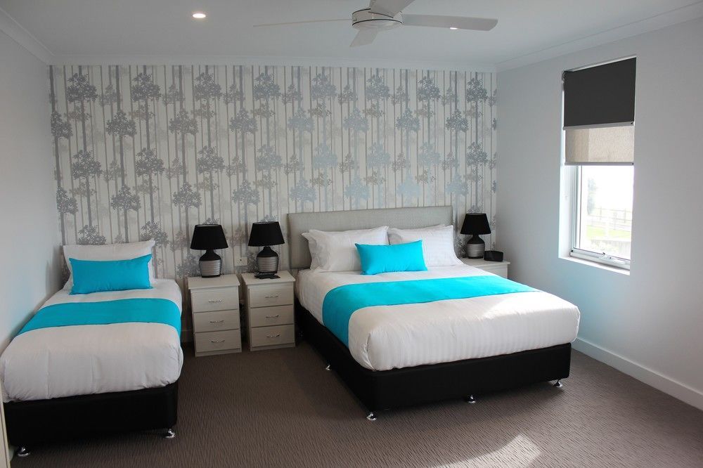 Beach Hotel Бърни Екстериор снимка