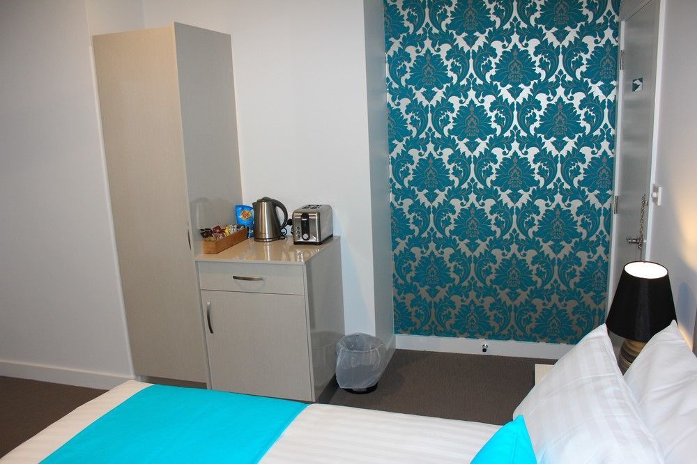 Beach Hotel Бърни Екстериор снимка